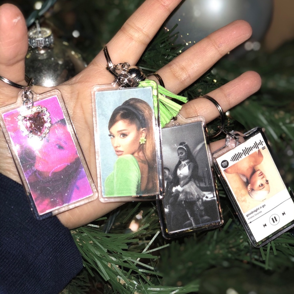 Artist Keychains - Picture 3 of 4